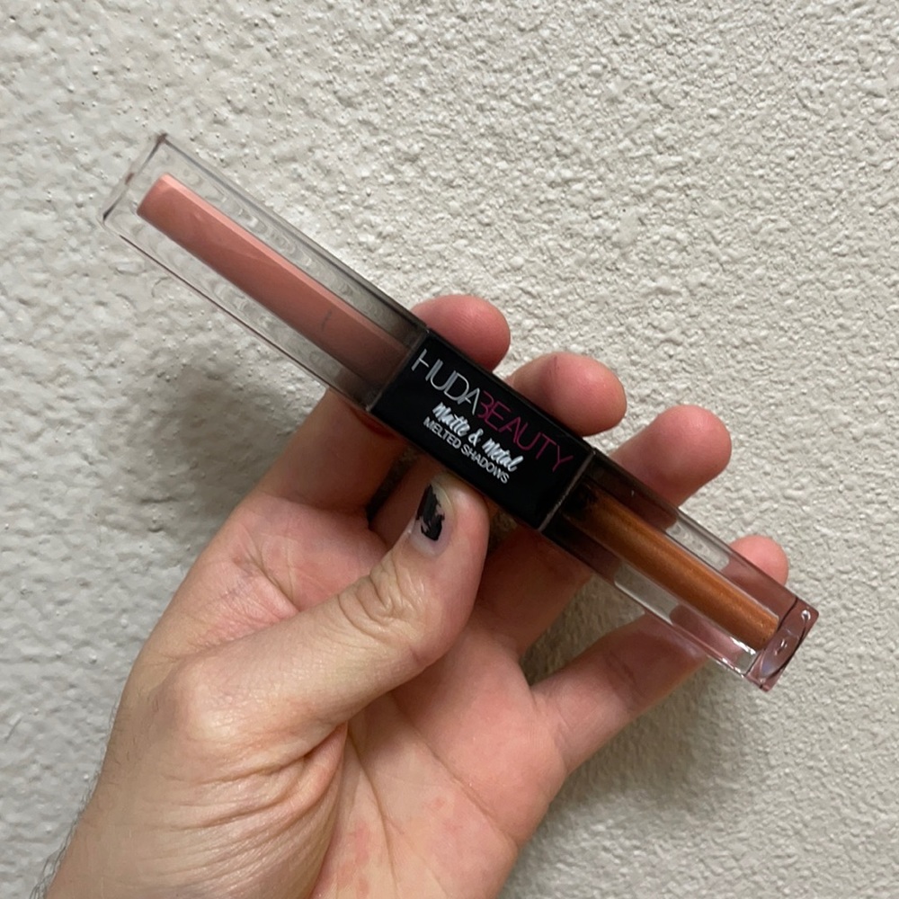 Huda Beauty matte melted shadow “Private Jet”